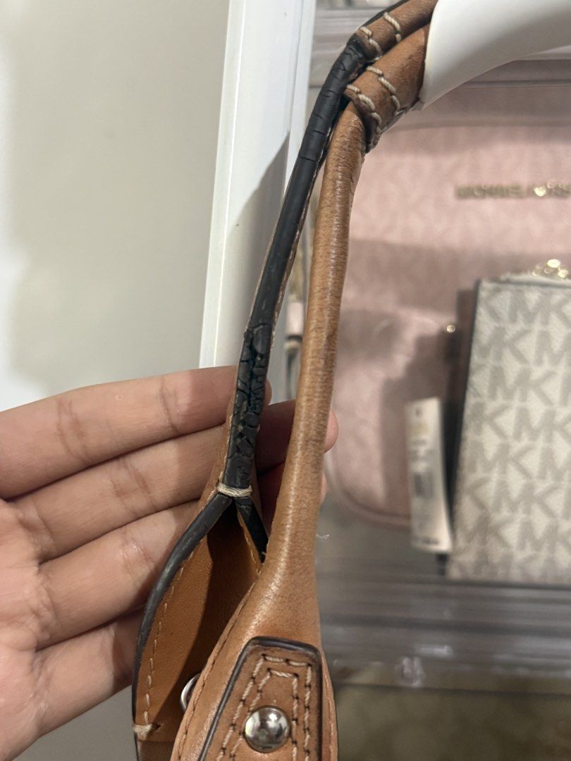 Coach Pink Penelope Canvas (Category: Tote Bags) located in San Fernando. Submitted by lei_sheena (Listing ID 1470518376, Image 2). Description: Excellent Condi 9/10 condi, only isssue check pics.