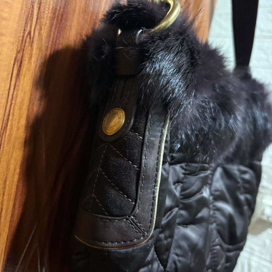 Coach Shoulder bag (Category: Luxury Bags & Wallets) located in Carmen. Submitted by aquarius.00 (Listing ID 1470561040, Image 2). Description: excellent orig no issue.