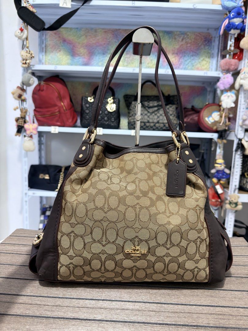 Coach Signature Jacquard shoulder bag (Category: Luxury Bags & Wallets) located in Cavite. Submitted by aiznpreluvv (Listing ID 1470563215, Image 1). Description: Creed issue All goods Pm for more coach bags.