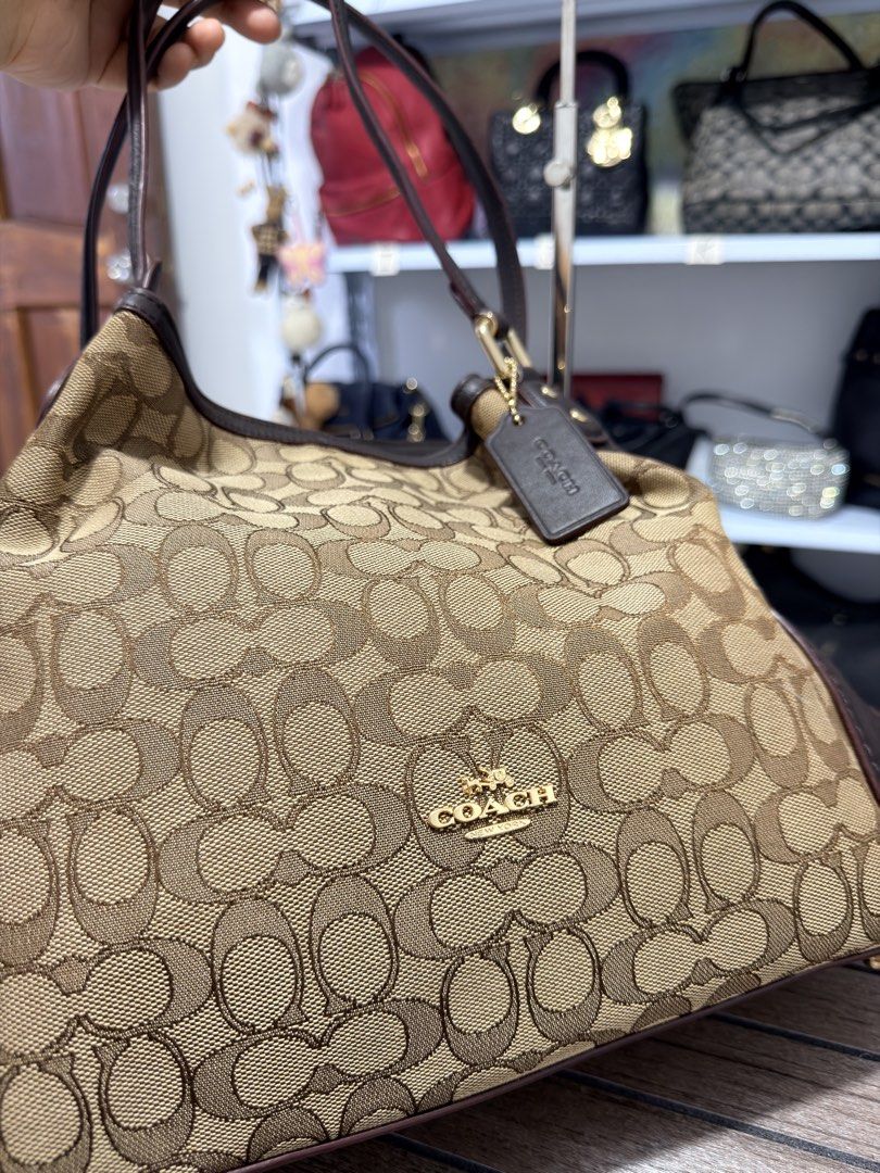 Coach Signature Jacquard shoulder bag (Category: Luxury Bags & Wallets) located in Cavite. Submitted by aiznpreluvv (Listing ID 1470563215, Image 3). Description: Creed issue All goods Pm for more coach bags.