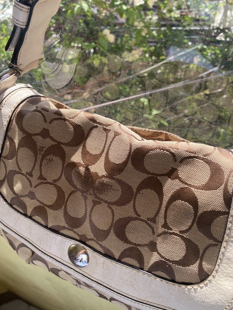 coach signature soho (Category: Shoulder Bags) located in Cebu City. Submitted by vaultsbypj (Listing ID 1470607863, Image 2). Description: coach signature soho 🪽 authentic coach with flaws (crack leather straps) some pattern has some flaws ykk zipper except for flaws because this is vintage 📍cebu city .