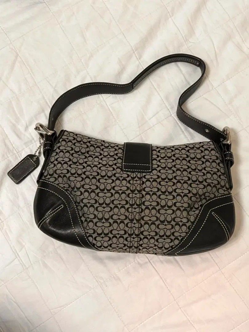 Coach Signature Soho Shoulder Bag (Category: Luxury Bags & Wallets) located in Manila. Submitted by preloved439 (Listing ID 1468202330, Image 2). Description: - Authentic - Good condition - No issue, no flaws.