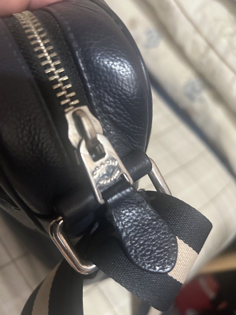 Coach sling bag (Category: Sling Bags) located in Taguig. Submitted by shepai (Listing ID 1470561135, Image 3). Description: .