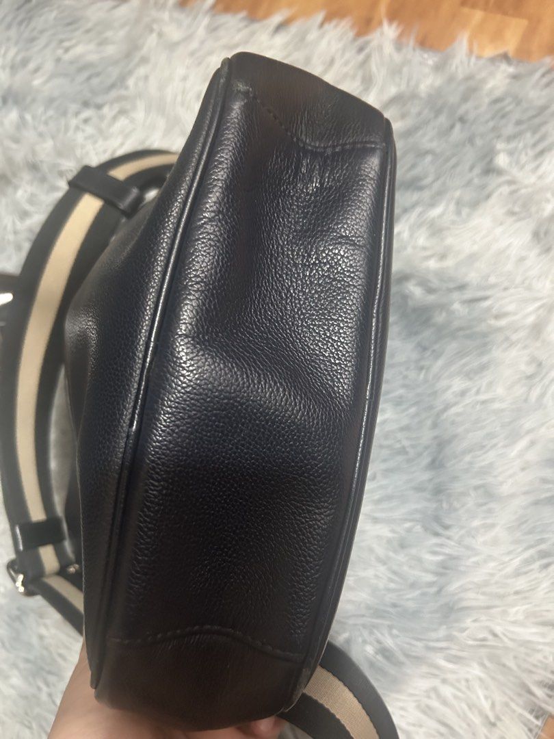 Coach sling bag (Category: Sling Bags) located in Taguig. Submitted by shepai (Listing ID 1470561135, Image 2). Description: .