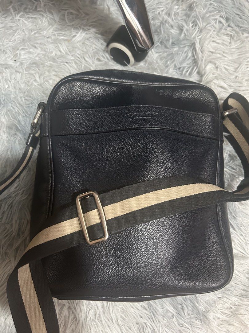 Coach sling bag (Category: Sling Bags) located in Taguig. Submitted by shepai (Listing ID 1470561135, Image 1). Description: .