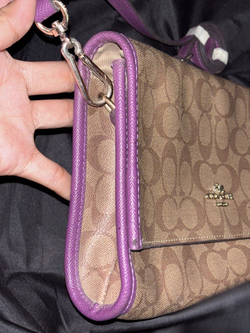 COACH SLING BAG (Category: Luxury Bags & Wallets) located in Tuguegarao City. Submitted by mdeniseeug (Listing ID 1470623407, Image 3). Description: .