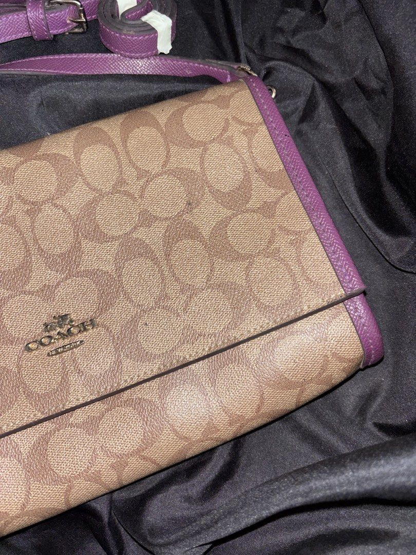 COACH SLING BAG (Category: Luxury Bags & Wallets) located in Tuguegarao City. Submitted by mdeniseeug (Listing ID 1470623407, Image 2). Description: .