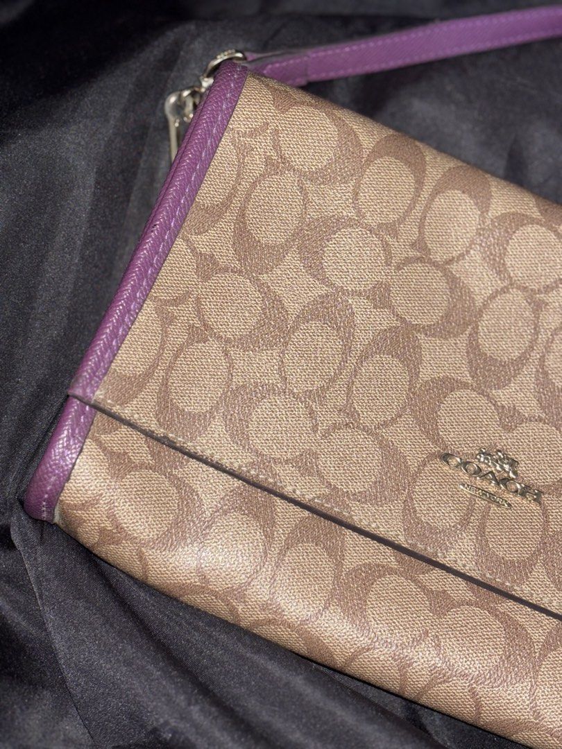 COACH SLING BAG (Category: Luxury Bags & Wallets) located in Tuguegarao City. Submitted by mdeniseeug (Listing ID 1470623407, Image 1). Description: .