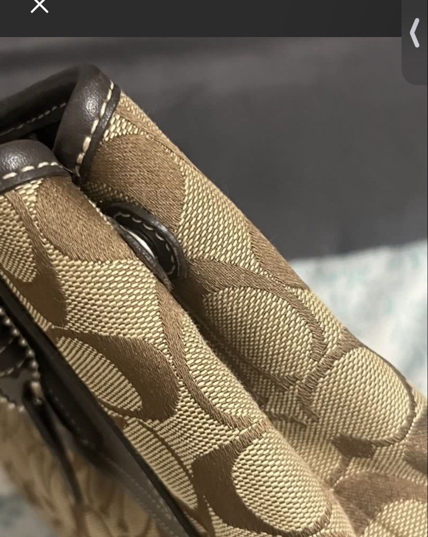 Coach Small Signature Hampton in Brown (Category: Shoulder Bags) located in Manila. Submitted by miwadclk (Listing ID 1470710144, Image 2). Description: 100% authentic, slightly nego for sure buyers no rubs, minor issues on lining — 8/10 condi.