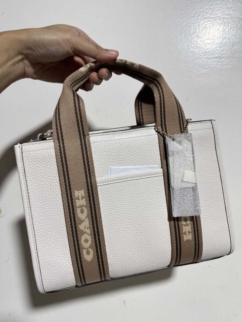 Coach Smith Tote 24 (Category: Cross-body Bags) located in Legazpi City. Submitted by marthascollection19 (Listing ID 1470582718, Image 1). Description: 1pc available onhand.