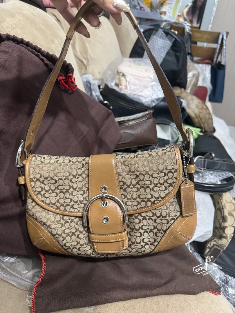 Coach soho (Category: Luxury Bags & Wallets) located in Valenzuela. Submitted by loveannebaby (Listing ID 1470594751, Image 1). Description: .