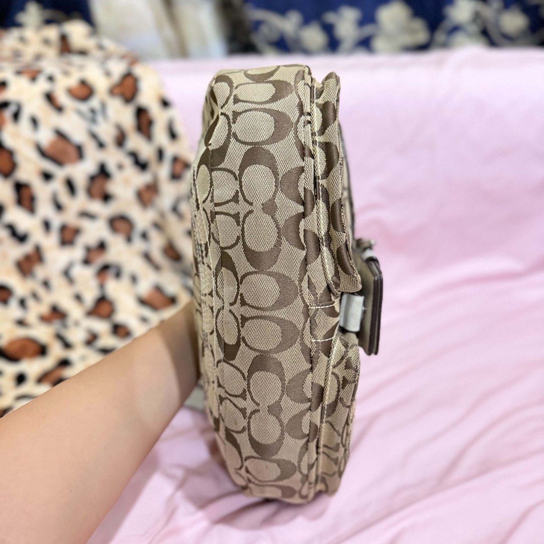 Coach Soho (Category: Shoulder Bags) located in Baguio. Submitted by dsabelg (Listing ID 1470639653, Image 3). Description: .