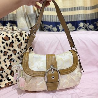 (Category: ) located in . Submitted by chicpickcloset_ (Listing ID 1470645285, Image 1). Description: .