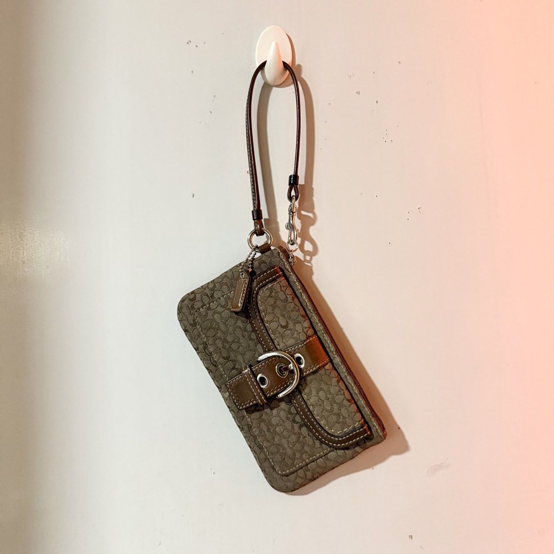 Coach Soho Signature Wrislet (Category: Luxury Bags & Wallets) located in Cavite. Submitted by vintage.bratz (Listing ID 1470601663, Image 3). Description: • Authentic Coach • Overall in good condition.