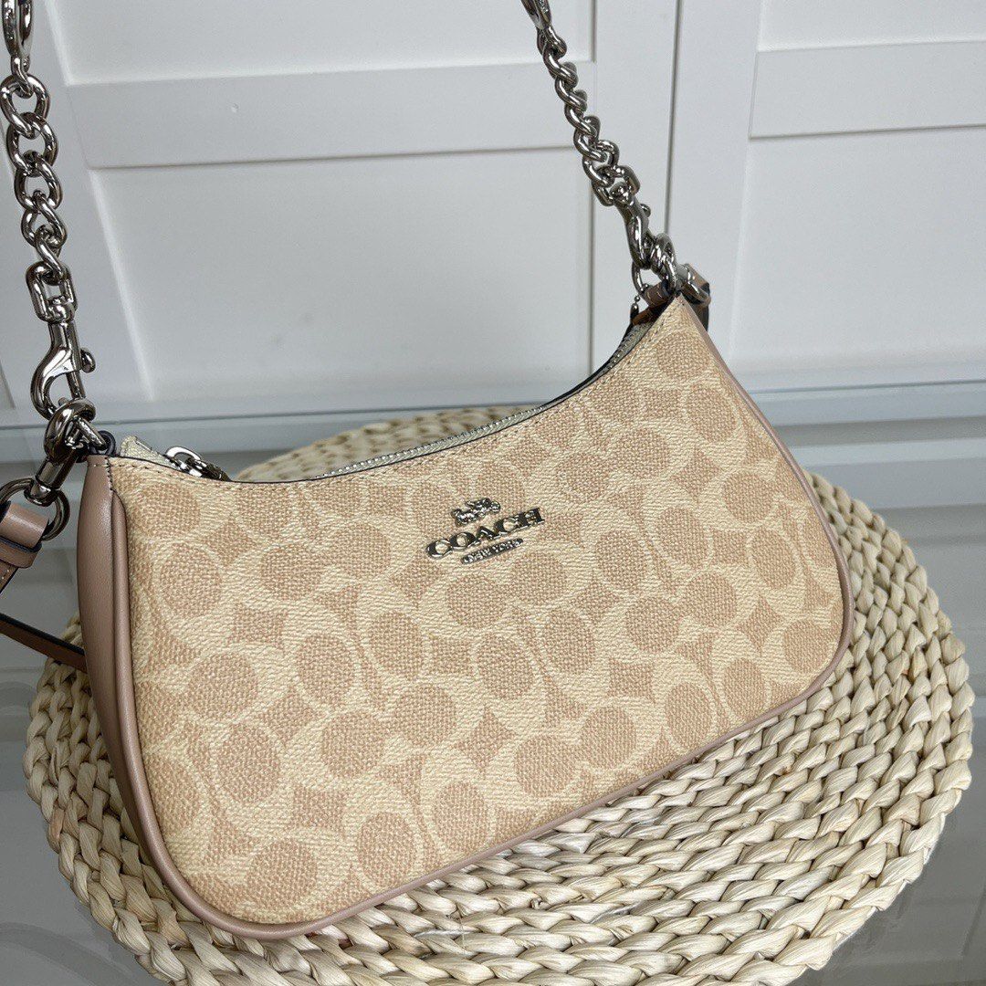 Coach Teri Shoulder Bag, Women's Fashion, Bags & Wallets, Shoulder Bags ...
