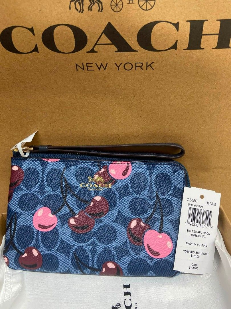 Coach wristlet wallet (Category: Wallets & Card holders) located in Manila. Submitted by k2collection.mnl (Listing ID 1470726909, Image 2). Description: 💜 SIGNATURE WRISTLET — COMPLETE INCLUSIONS 💜 ✨ Stylish and classy, perfect for everyday use or gifting! 🎁 COMPLETE INCLUSIONS: ✔️ Wristlet wallet ✔️ Wrist strap ✔️ Hang tag ✔️ Dust bag ✔️ Box packaging.