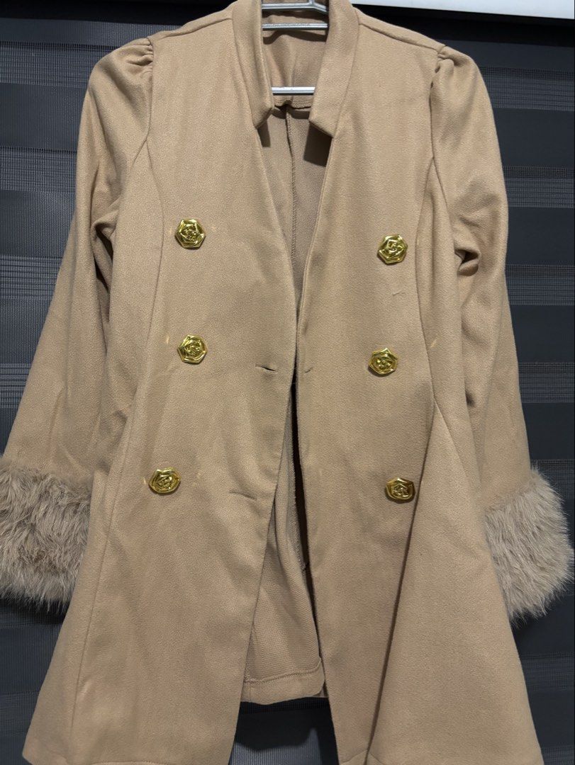 coat with fur (Category: Coats, Jackets and Outerwear) located in Manila. Submitted by iyahpreloved_ (Listing ID 1470688873, Image 1). Description: size s-semi large nego .