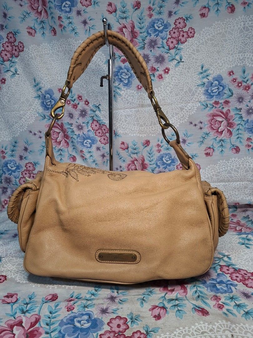 COLE HAAN LEATHER SHOULDER BAG (Category: Shoulder Bags) located in General Mariano Alvarez. Submitted by adonid (Listing ID 1470631114, Image 3). Description: GOOD CONDITION ORIGINAL COLE HAAN LEATHER SHOULDER BAG NORMAL SIGN OF USAGE NO ISSUE.