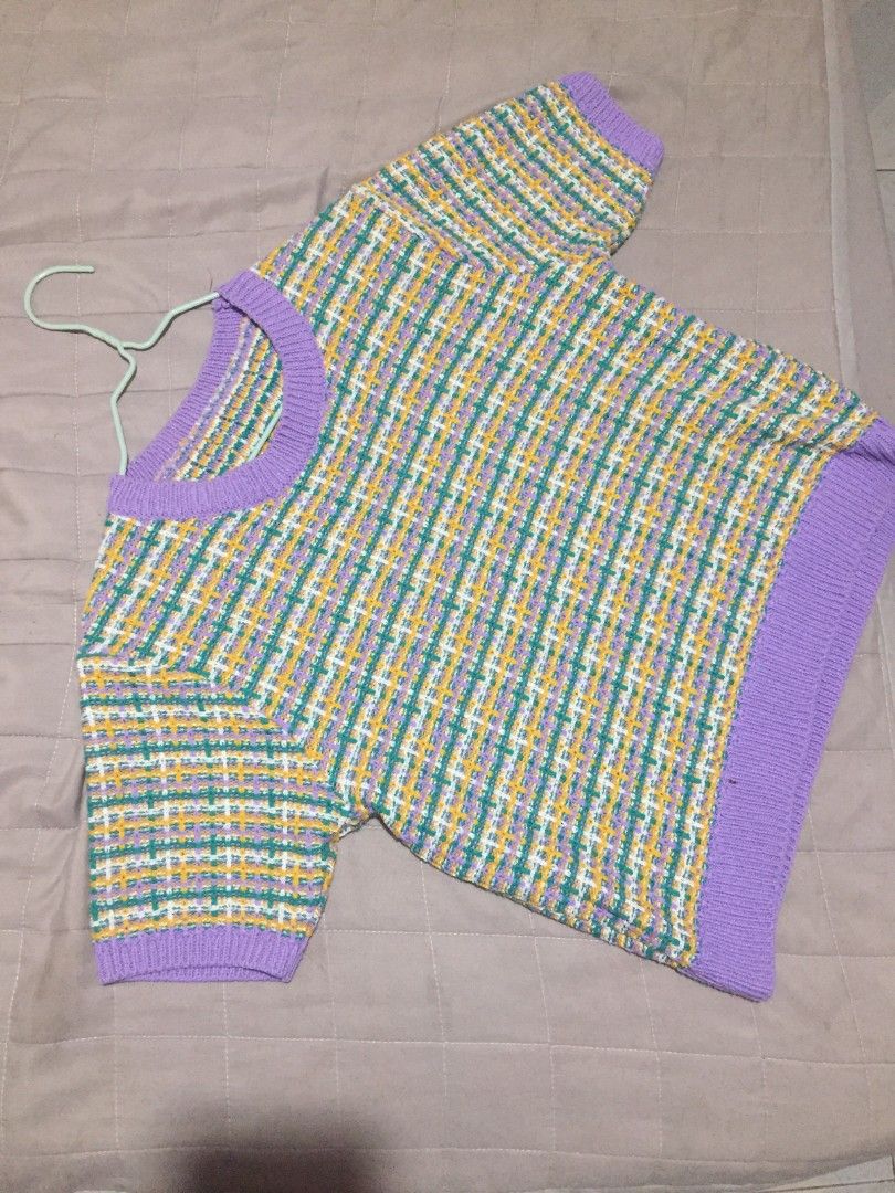 Colorful Patterned Short Sleeve Knit Sweater (Category: Blouses) located in Bacolod City. Submitted by wlrsmntzk1229 (Listing ID 1470659760, Image 1). Description: size medium to semi-large no issue good as new .