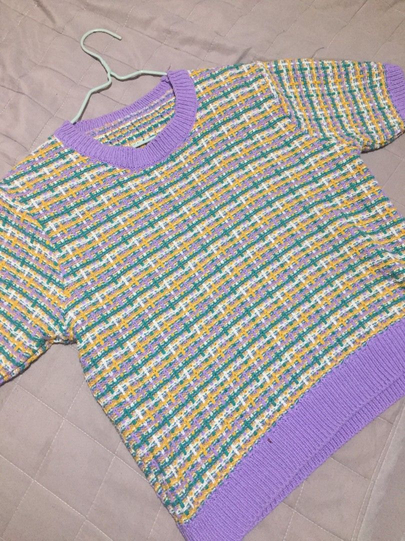 Colorful Patterned Short Sleeve Knit Sweater (Category: Blouses) located in Bacolod City. Submitted by wlrsmntzk1229 (Listing ID 1470659760, Image 2). Description: size medium to semi-large no issue good as new .