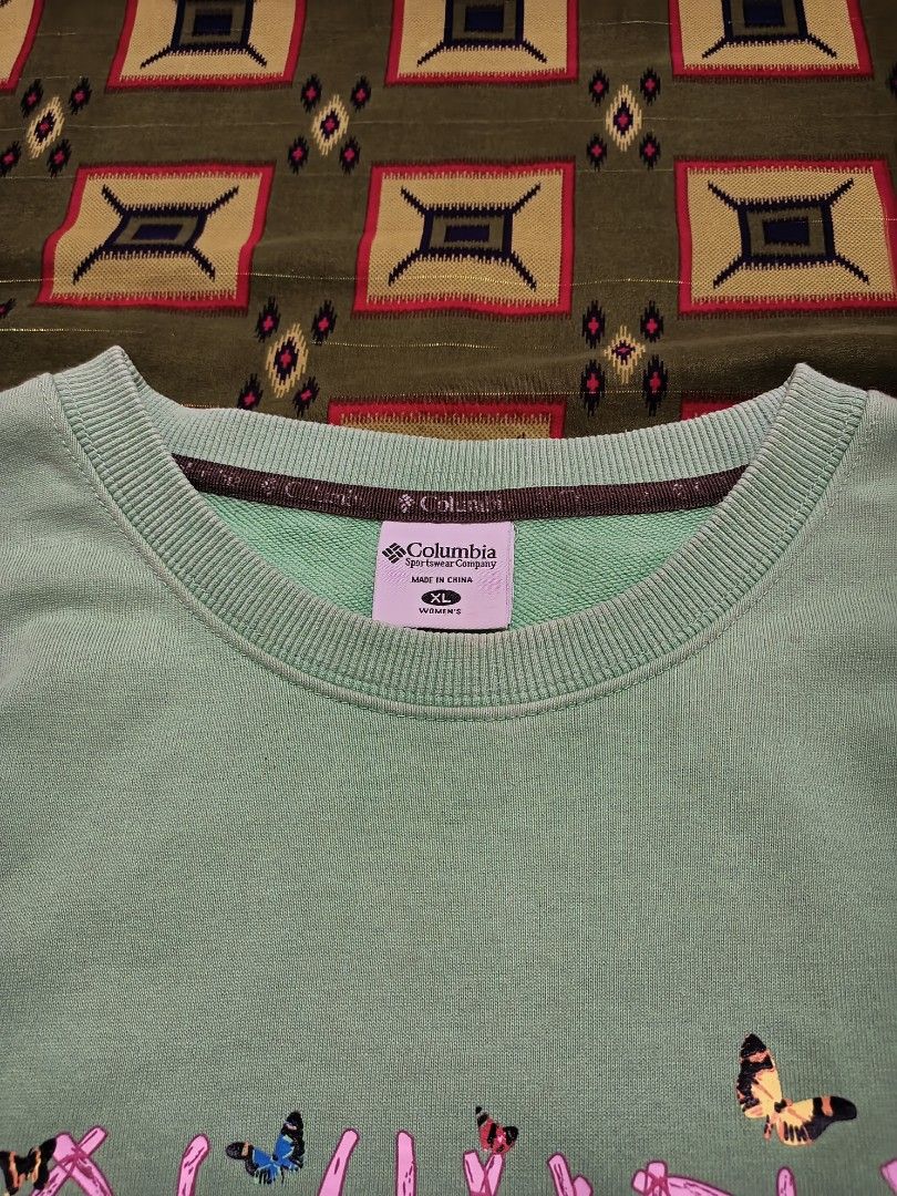 Columbia Green Sweatshirt (Category: Longsleeves) located in Lapu Lapu. Submitted by rebuild.arkives (Listing ID 1470624116, Image 3). Description: Columbia Green Sweatshirt ‎ ‎📏 Size Guide (Inches): ‎Length: 28 ‎Width: 20 ‎ ‎Color: 10/10 ‎Condition: 10/10 ‎Issue: None ‎ ‎📝 Heads up: ‎• This is a thrift item so please manage your expectations. ‎• Color may slightly differ due to lighting. ‎• Washed and ready to wear. ‎• Shipping Fee is not yet 