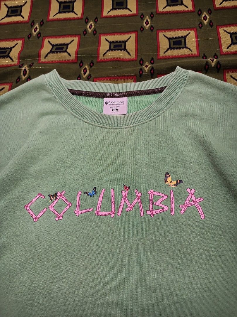 Columbia Green Sweatshirt (Category: Longsleeves) located in Lapu Lapu. Submitted by rebuild.arkives (Listing ID 1470624116, Image 2). Description: Columbia Green Sweatshirt ‎ ‎📏 Size Guide (Inches): ‎Length: 28 ‎Width: 20 ‎ ‎Color: 10/10 ‎Condition: 10/10 ‎Issue: None ‎ ‎📝 Heads up: ‎• This is a thrift item so please manage your expectations. ‎• Color may slightly differ due to lighting. ‎• Washed and ready to wear. ‎• Shipping Fee is not yet 