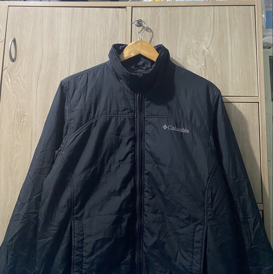 Columbia insulated/lightweight puffer jacket (Category: Coats, Jackets and Outerwear) located in Binan City. Submitted by rnj_affordable (Listing ID 1470728037, Image 2). Description: no issue bukod sa cut ang washtag.