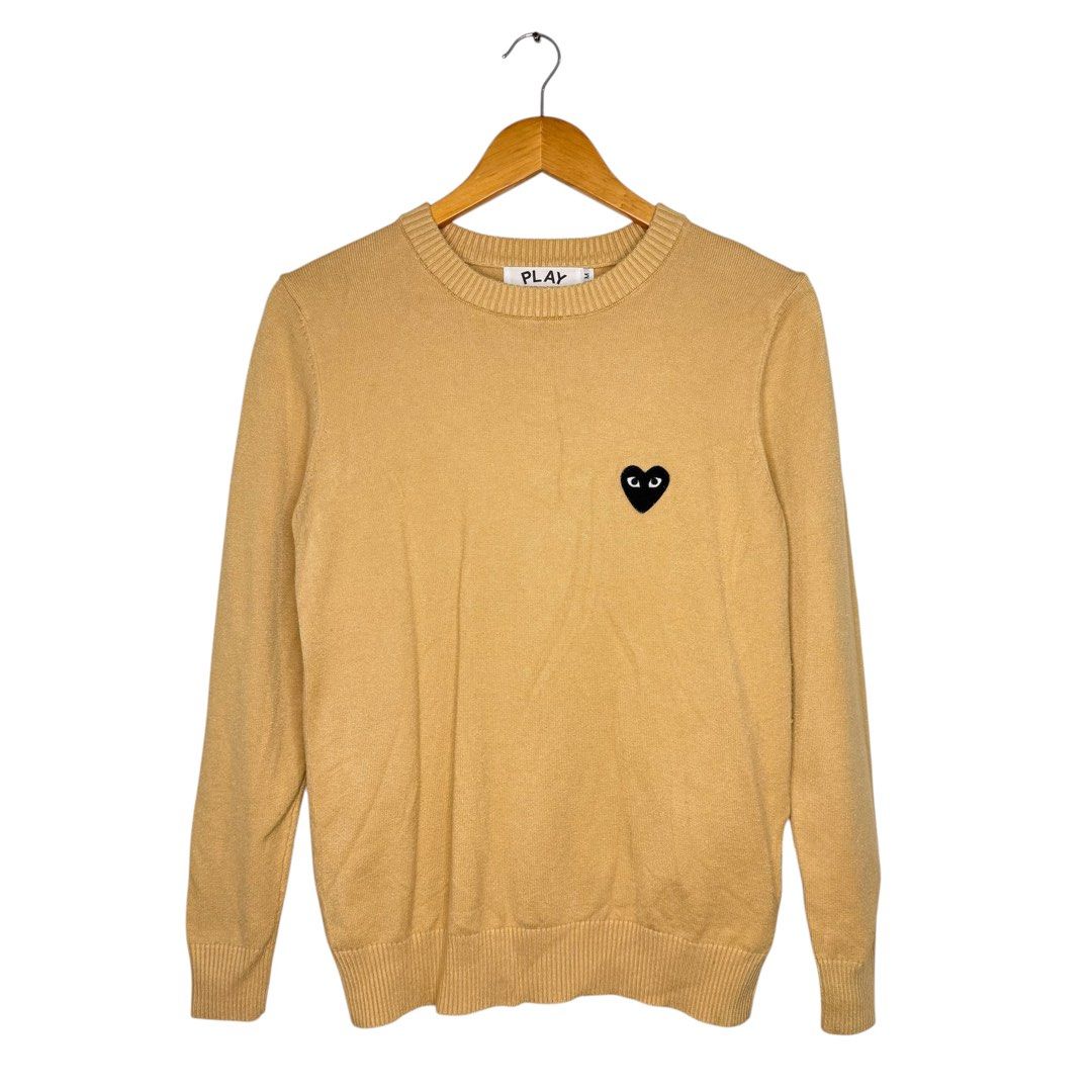 Comme Des Garcons Crewneck Longsleeve (Category: Longsleeves) located in Marikina City. Submitted by aalibabyy (Listing ID 1470642683, Image 1). Description: Comme Des Garcons Crewneck Longsleeve Length: 24" Width: 18" Sleeve Length: 26" Size: Medium No Issue ₱1,500.