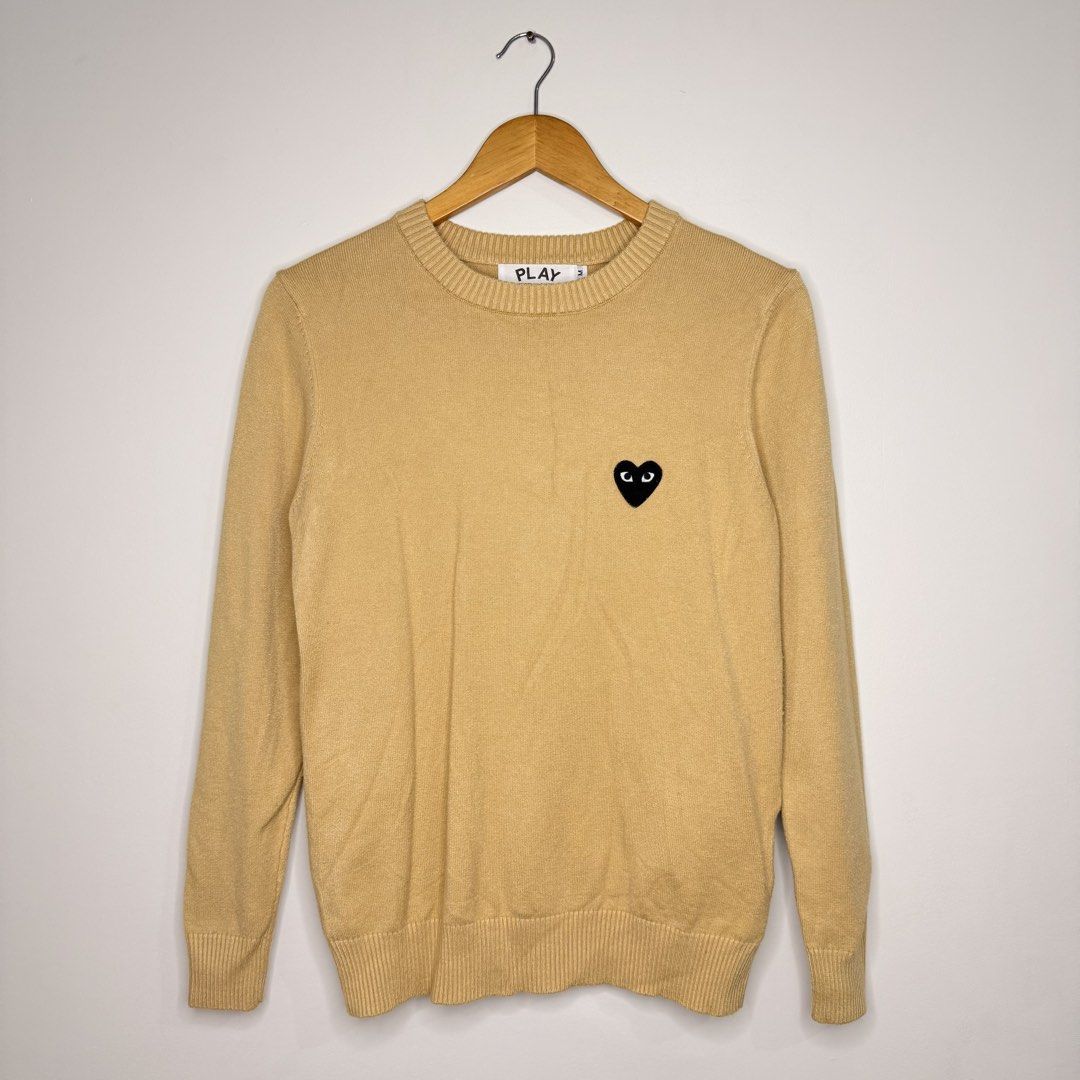 Comme Des Garcons Crewneck Longsleeve (Category: Longsleeves) located in Marikina City. Submitted by aalibabyy (Listing ID 1470642683, Image 2). Description: Comme Des Garcons Crewneck Longsleeve Length: 24" Width: 18" Sleeve Length: 26" Size: Medium No Issue ₱1,500.