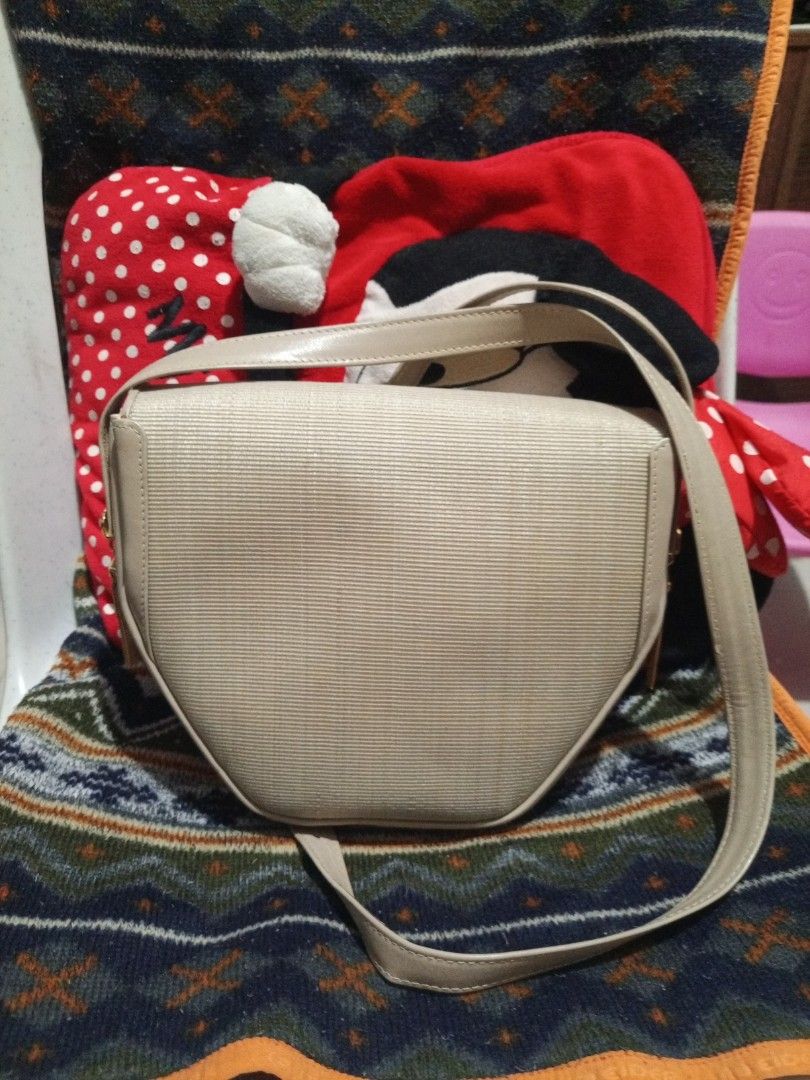 Comtesse ( made in Germany ) (Category: Cross-body Bags) located in Davao. Submitted by hermiepiam75360 (Listing ID 1470588973, Image 2). Description: .