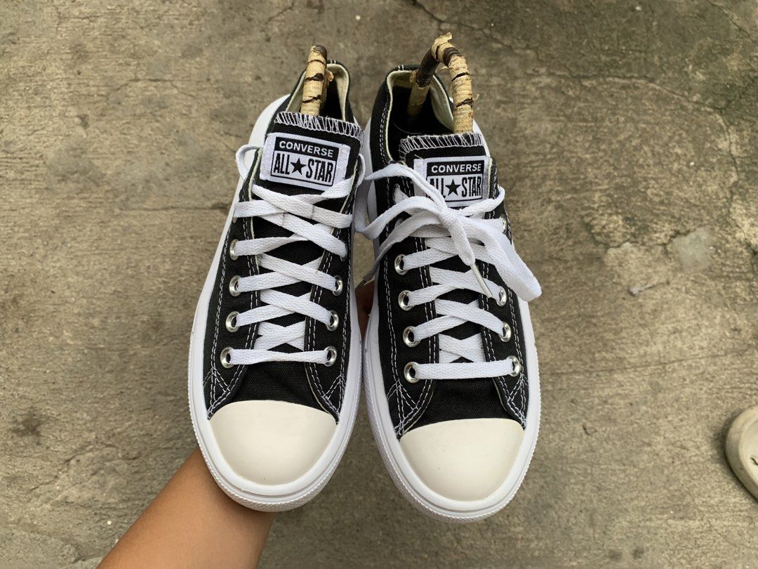 Converse (Category: Sneakers) located in Sibulan. Submitted by sharlyngra11287 (Listing ID 1470601871, Image 3). Description: Mine: 1,020 pesos🍀 Brand: Converse Size: 39.5 Condition: Minimal sign of usage💗🎀.
