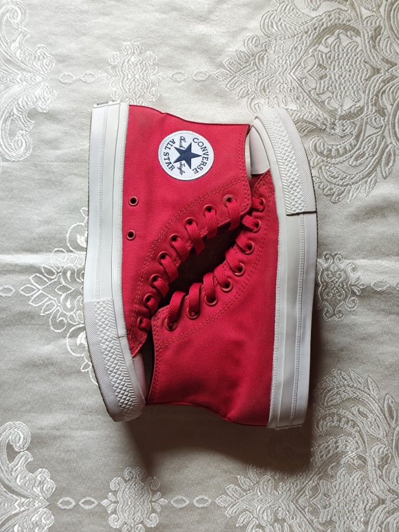 Converse Salsa Red (Category: Sneakers) located in Trento. Submitted by cremesoup (Listing ID 1470582222, Image 1). Description: EU 39.5 - 40 25 cm -Good as new -no heeldrag/toedrag location: Mindanao.