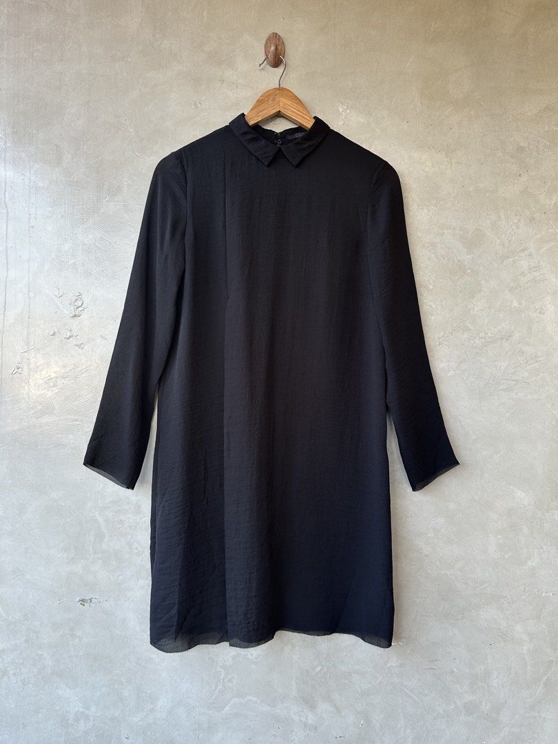 COS - Round Collared Dress Black (Category: Dresses) located in Cavite. Submitted by hand.picked (Listing ID 1470581348, Image 2). Description: COS - Round Collared Dress Black Size: 34 Dimension: 17.5” Width / 35.5” Length Condition: Excellenf .