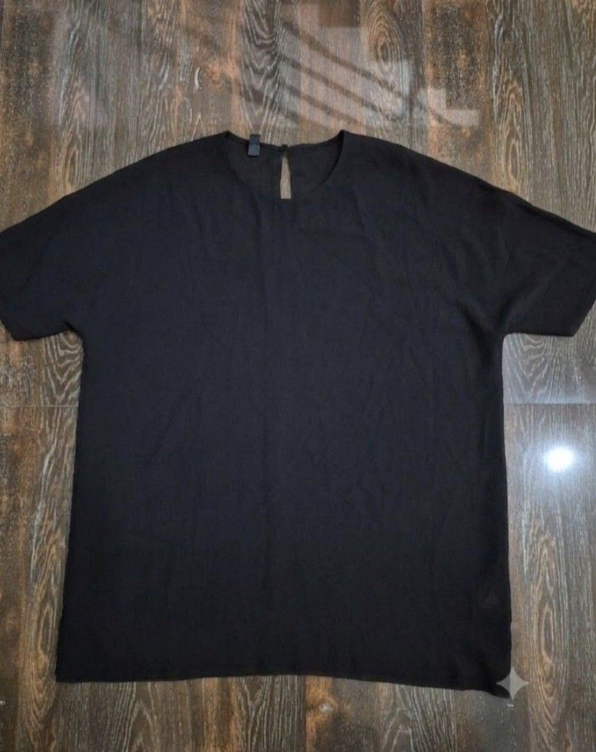 COS Black Sheer Blouse (Category: Blouses) located in Santa Cruz. Submitted by deenem (Listing ID 1470610234, Image 2). Description: Like New😍👌 No flaws👌 Size 36 on Tag Can fit S-M Asian (Measurements laid flat in inches) Bust:20 Lenght: 27.