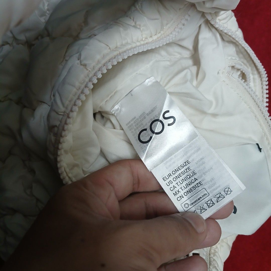 COS Quilted Mini Shoulder Bag (Off-White) (Category: Shoulder Bags) located in Cagayan de Oro. Submitted by susanthrifts (Listing ID 1470559767, Image 3). Description: ​COS ​Color: Off-White / Cream ​Style: Quilted / Padded Crescent Shoulder Bag ​Features: Top zip closure with SAB zipper, soft curved handle, fully lined interior with COS brand label. ​Condition: Excellent pre-owned condition. Clean body.