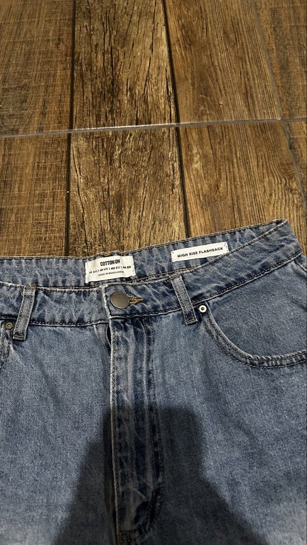 COTTON ON SHORTS (Category: Shorts) located in Manila. Submitted by urban.vintage (Listing ID 1470595522, Image 2). Description: ISSUE: NONE (NEED WASH) MOP :GCASH (NO COD) SHIP VIA: LALAMOVE & J&T LOCATION: PASIG CITY LENGTH: 17 WIDTH :30 HEM : 14.