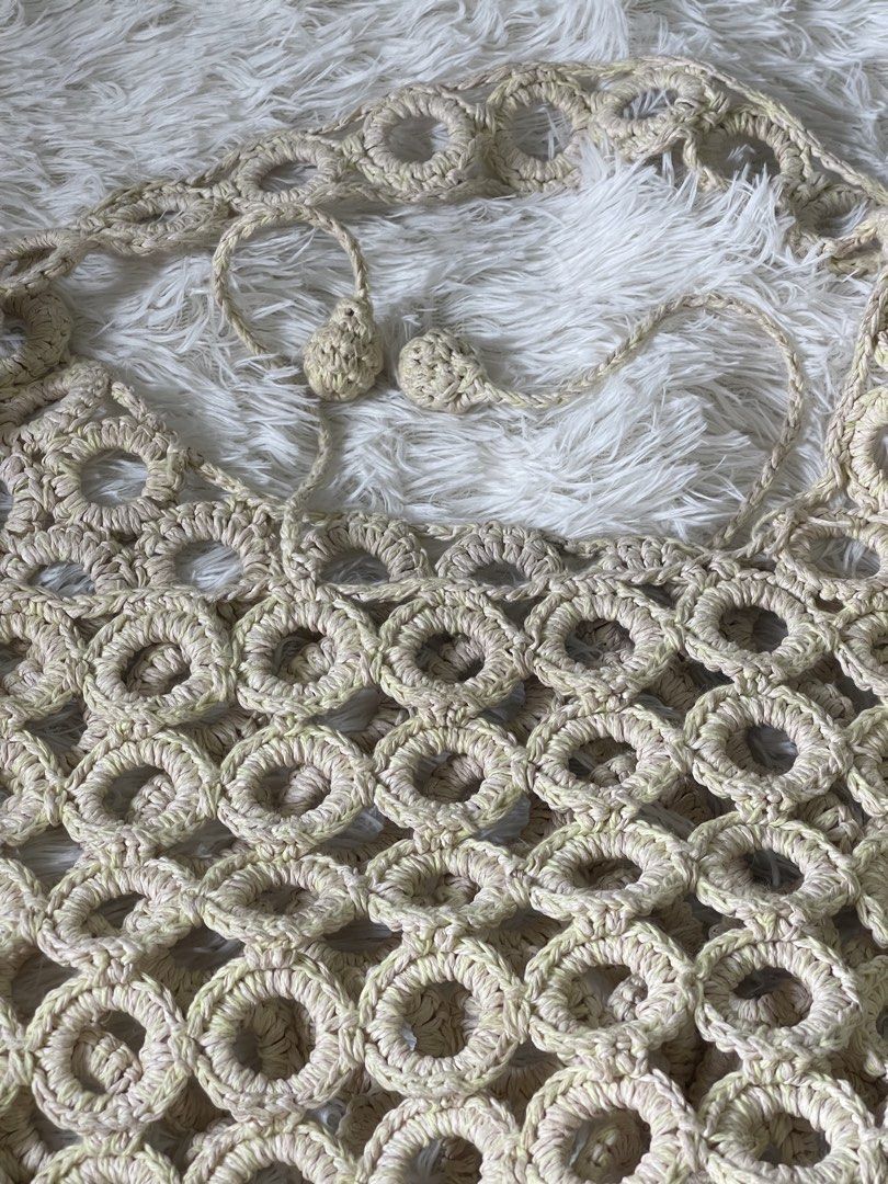Cream Crochet Circle Pattern Shoulder Bag Beach Bag (Category: Shoulder Bags) located in Baguio. Submitted by unaesthetic_version (Listing ID 1470730127, Image 3). Description: P.S🌸 May ink stain suya sa loob, check the photos nalang - Cream crochet shoulder bag with stylish interlocking round ring motifs - Open mesh knit design for a breezy, lightweight feel - Soft and slouchy shape that holds your daily essentials - Drawstring closure finished
