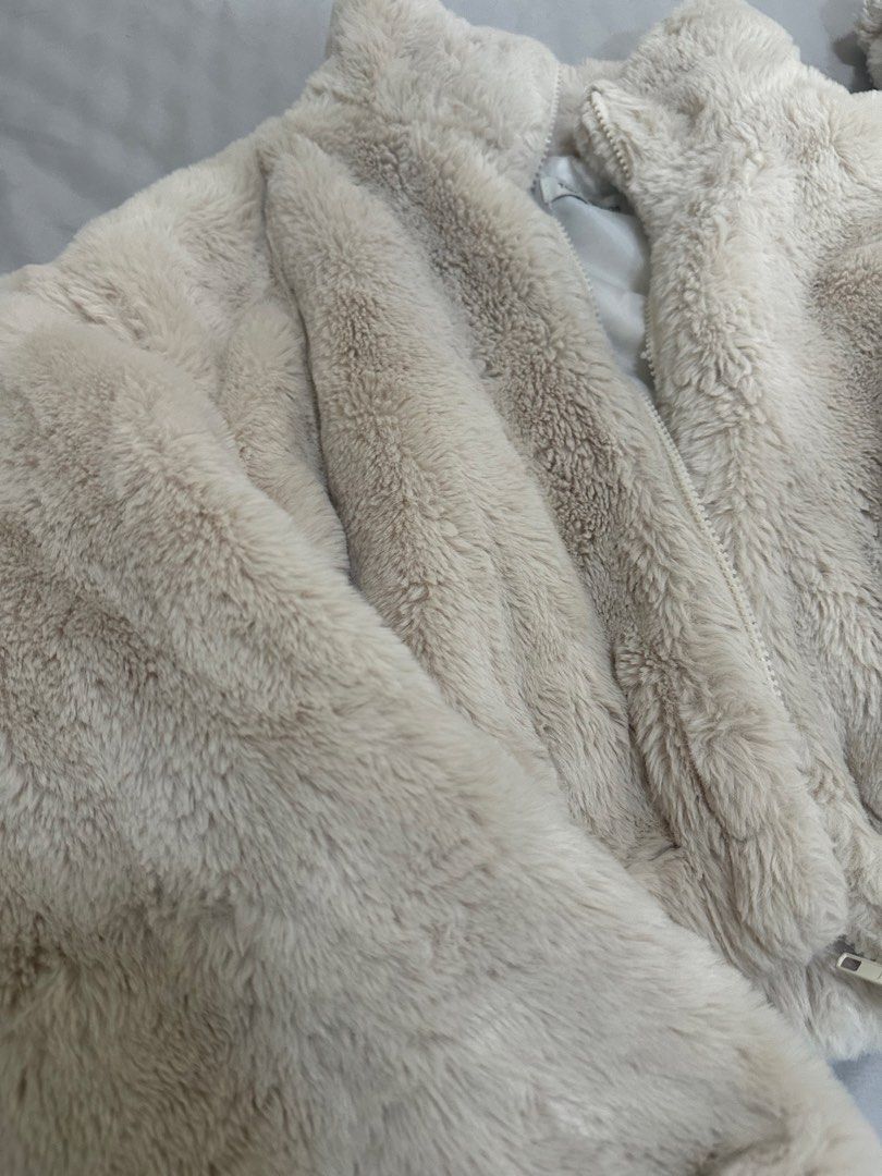 Cream Faux Fur Jacket (Category: Coats, Jackets and Outerwear) located in Pasig City. Submitted by shopmystuff.p (Listing ID 1470740697, Image 2). Description: Color: Cream Super soft Used once for my AU trip Easy to style with any casual outfit Im small in size this can fit up to semi large.