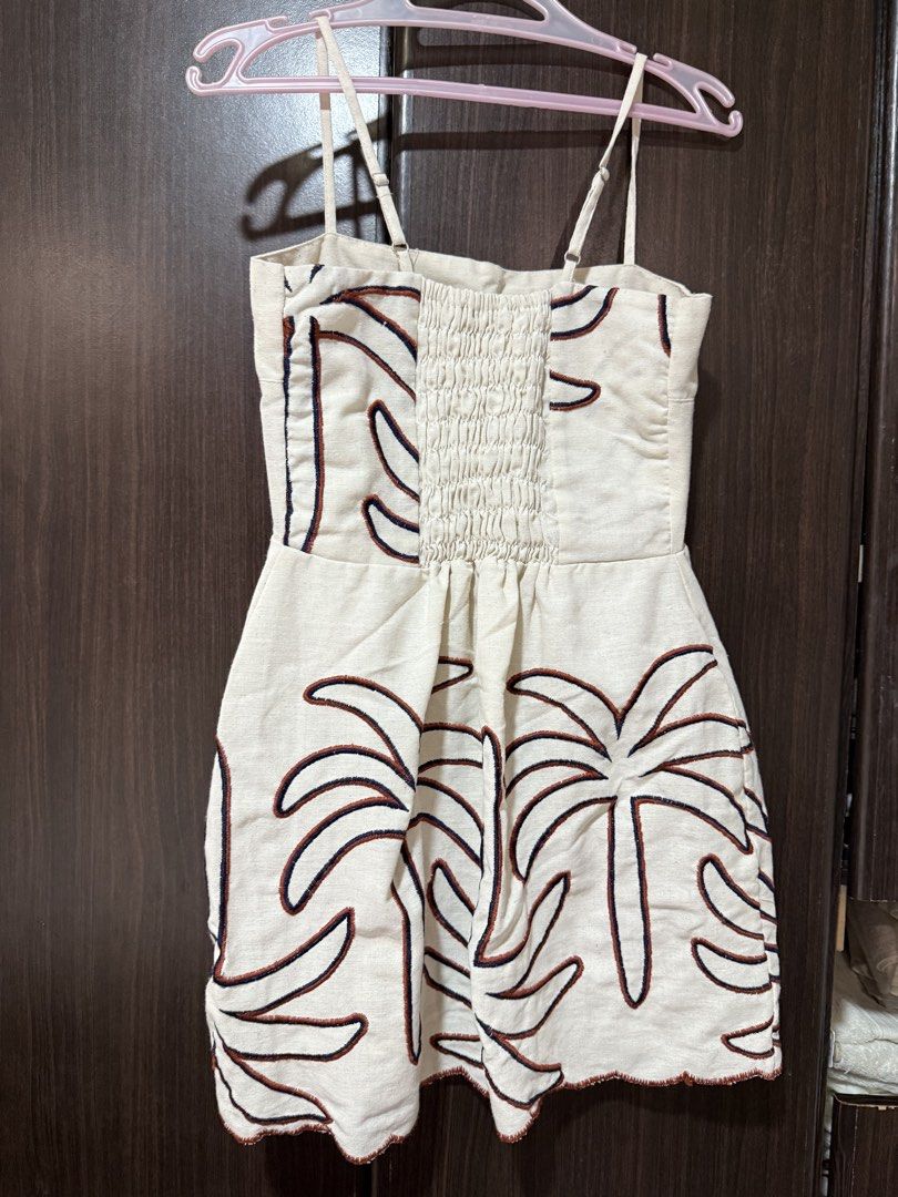 Cream Palm Tree Print Spaghetti Strap Dress (Category: Dresses) located in Pateros City. Submitted by daisy03052000 (Listing ID 1470666484, Image 2). Description: Small to medium.