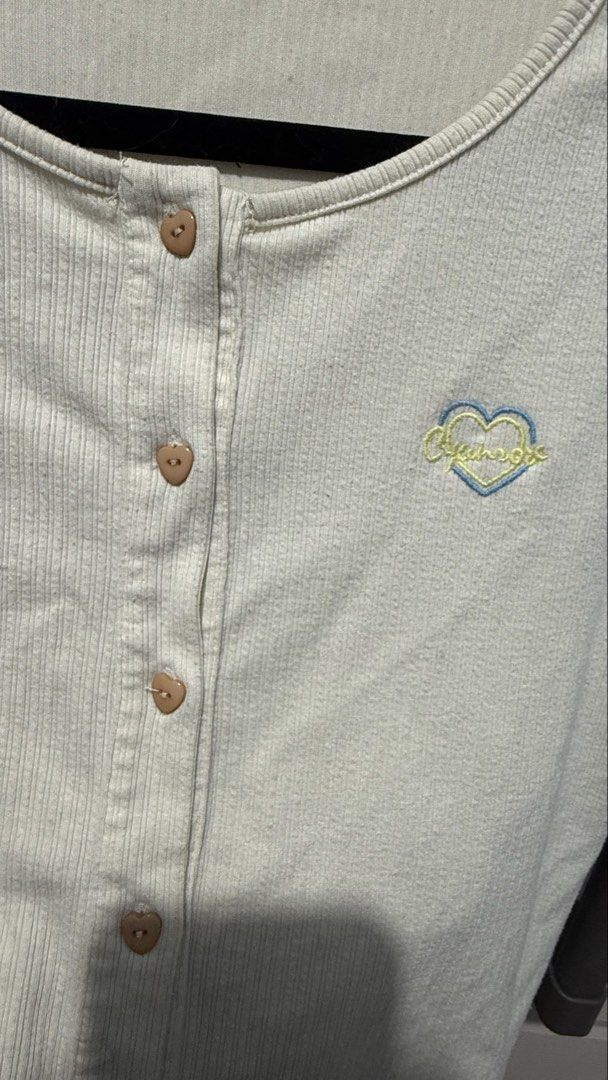 Cream Semi Cropped Knitted Shirt (Category: Shirts) located in Quezon City. Submitted by dinesaur (Listing ID 1470677874, Image 2). Description: Heart buttons.