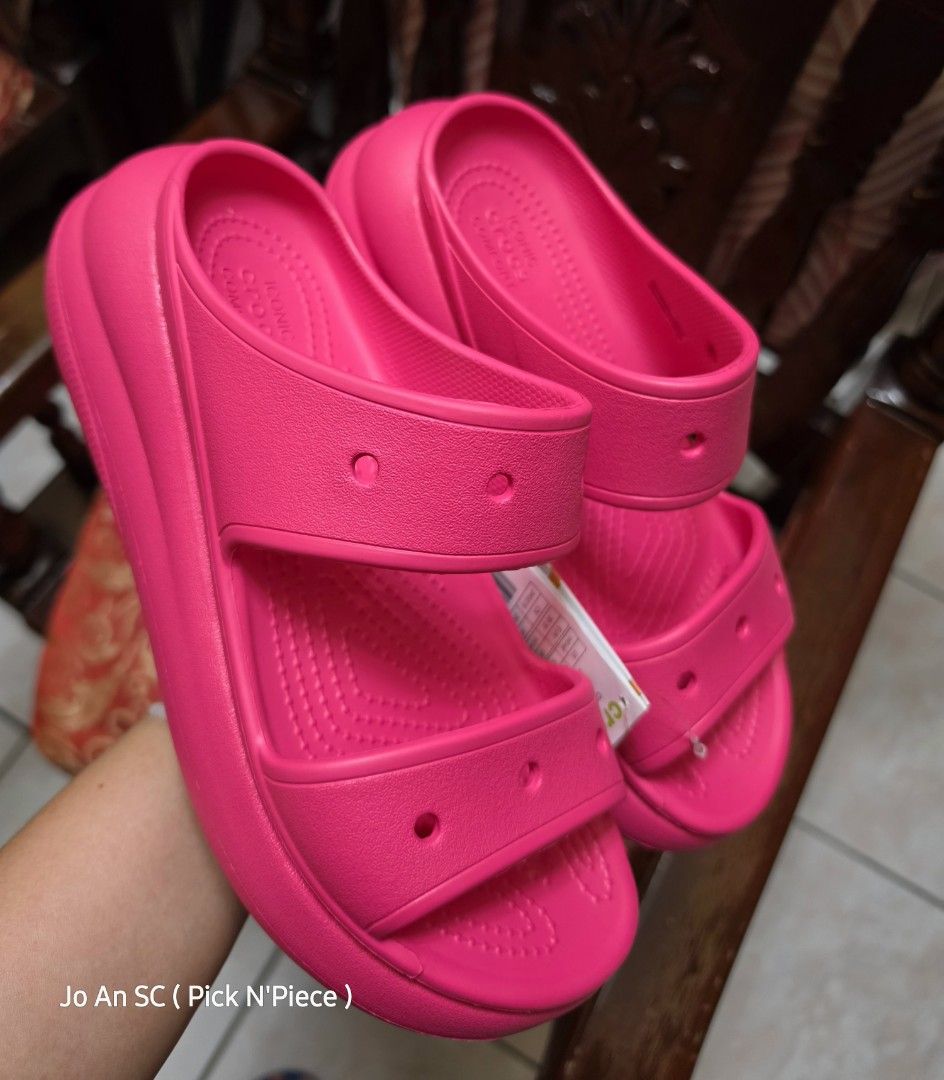 CROCS CRUSH SANDALS DRAGON FRUIT W8 (Category: Sandals) located in Quezon City. Submitted by joansc (Listing ID 1470720644, Image 2). Description: SOURCED: SOUTH KOREA 100% ORIGINAL ONLY W/TAG, POLYPLASTIC, HANGER.