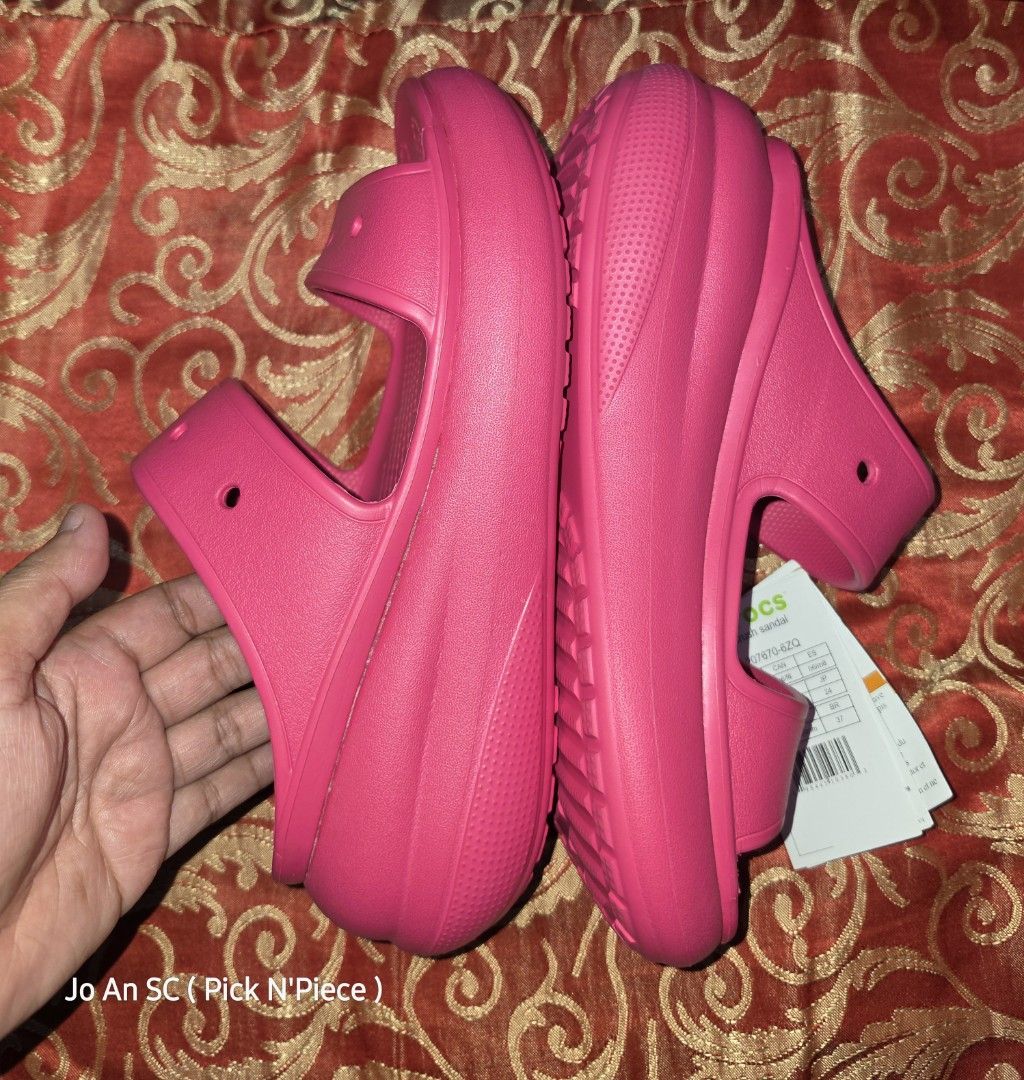 CROCS CRUSH SANDALS DRAGON FRUIT W8 (Category: Sandals) located in Quezon City. Submitted by joansc (Listing ID 1470720644, Image 3). Description: SOURCED: SOUTH KOREA 100% ORIGINAL ONLY W/TAG, POLYPLASTIC, HANGER.