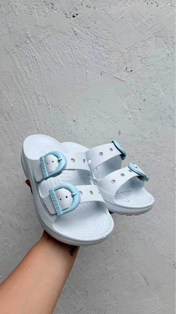CROCS ENAMEL (Category: Slippers and slides) located in Manila. Submitted by goodfind_co1224 (Listing ID 1470601361, Image 2). Description: complete with eco bag own this super comfy crocs enamel strap .