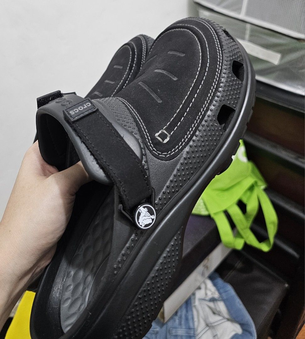 Crocs for Men (Category: Casual Shoes) located in Las Pinas. Submitted by andievizcarra (Listing ID 1470658150, Image 3). Description: Crocs LiteRide Yukon Vista 2.0 for men Size: 9 Upper Material Faux leather Cushioning Comfort LiteRide foam footbeds Adjustable Fit Heel strap & closure Wearability Weight Lightweight design Element Durability Withstands outdoor elements for trail and campfire GOOD AS NEW USED ONCE LAS PIÑAS AREA PREFERABLY MEET-U