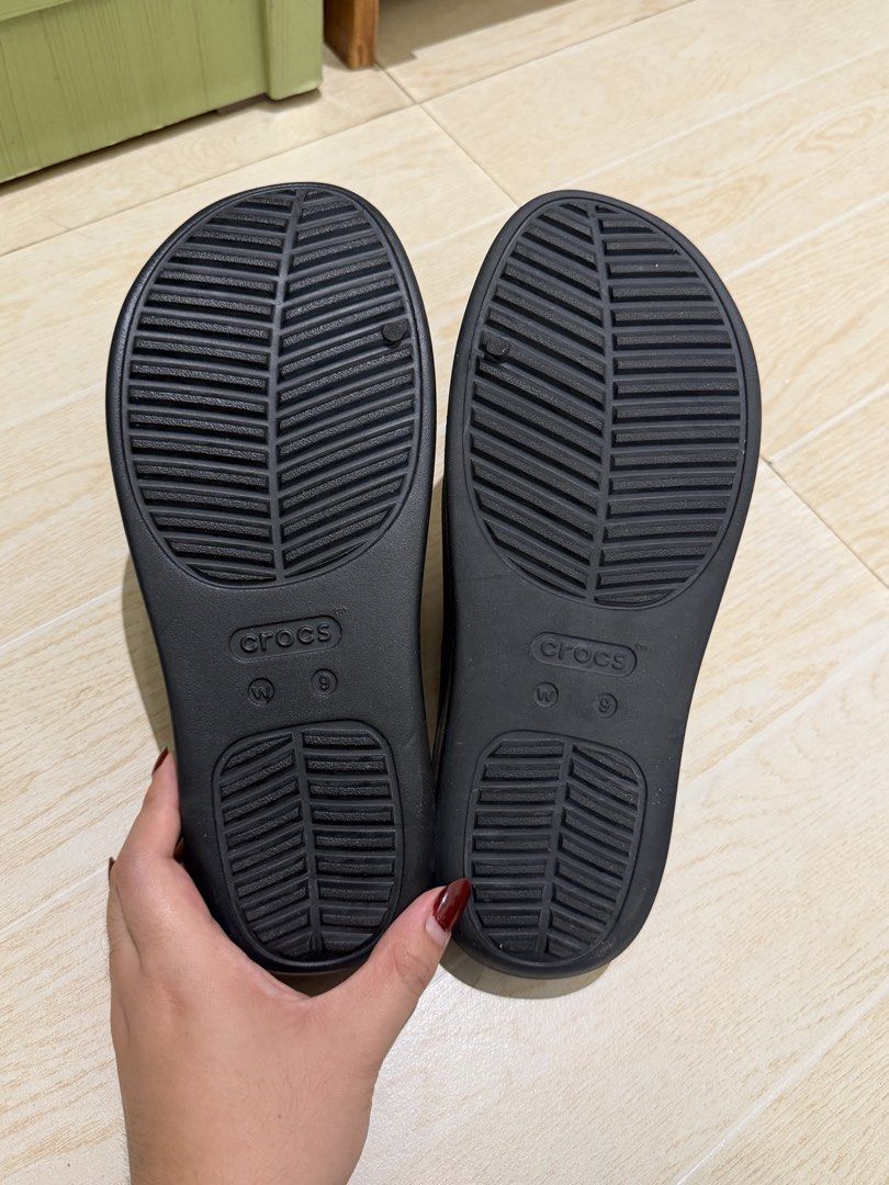 Crocs Gateway Strappy Black (Category: Sandals) located in Malolos. Submitted by bg.brnrdo (Listing ID 1470567941, Image 2). Description: - Crocs Gateway Strappy in Black, Size W9 (US 9) - Never worn outside, sinukat lang sa bahay - Bought for Php 2,995 RFS: Wrong size 📍Location: Malolos City, Bulacan 💳 MOP: Gcash/Maribank/Maya 📦 MOD: Lalamove/Grab Express/J&T Payment first. SF is shouldered by the buyer. .