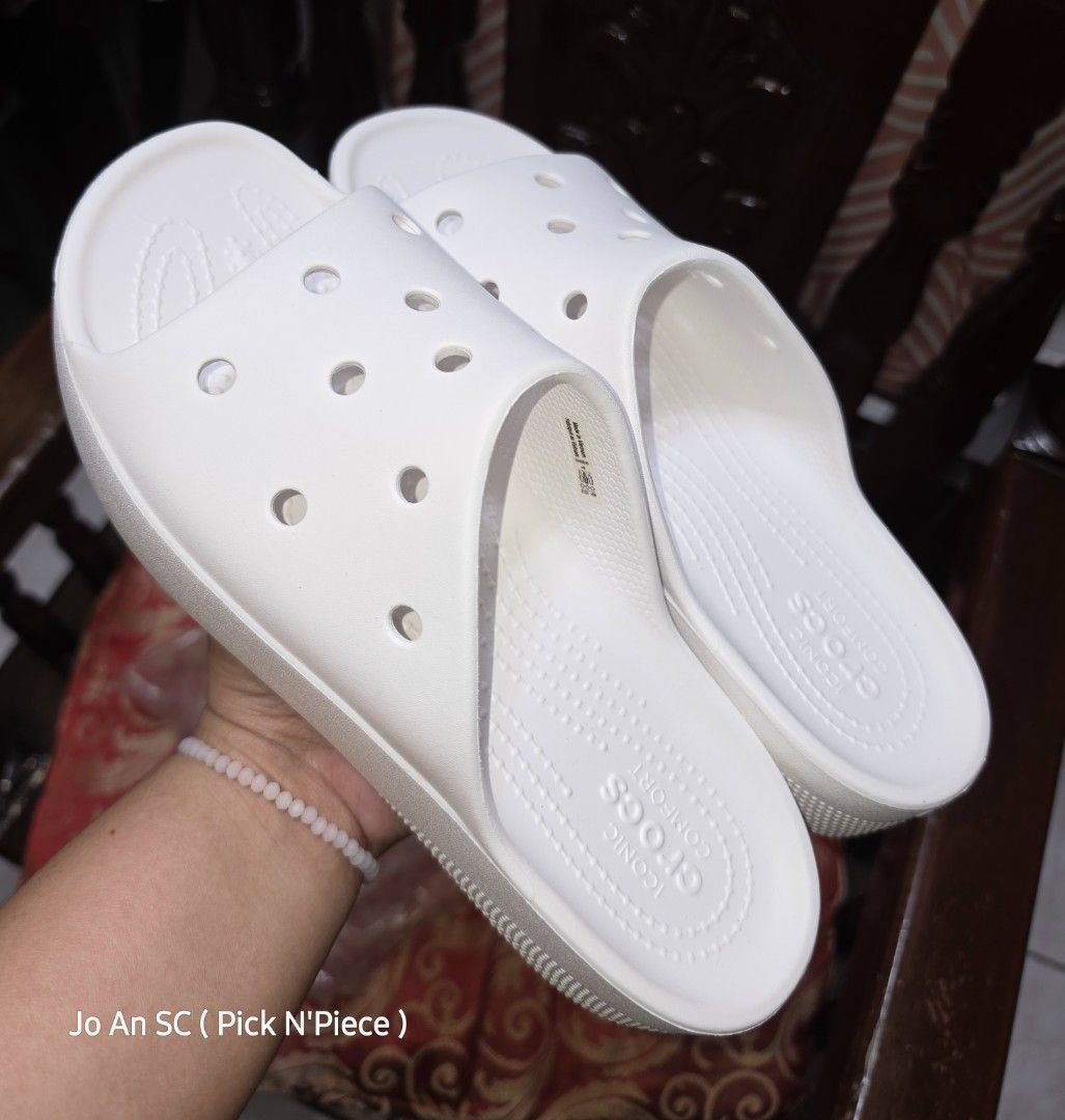 CROCS PLATFORM SANDALS W8 WHITE (Category: Flats & Sandals) located in Quezon City. Submitted by joansc (Listing ID 1470720853, Image 3). Description: SOURCED: SOUTH KOREA 100% ORIGINAL ONLY LOST TAG.