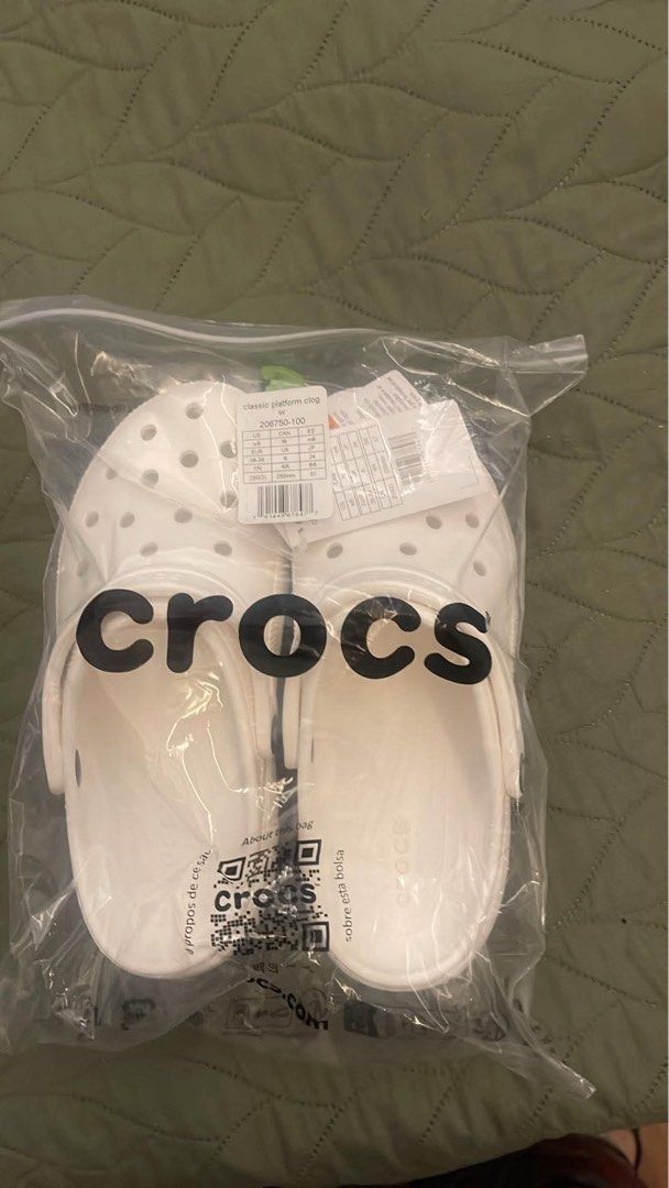 CROCS PLATFORM WHITE (Category: Sandals) located in Paranaque City. Submitted by sweetcorn15 (Listing ID 1470668541, Image 1). Description: BRAND NEEWW and AUTHENTIC pls buy na guys! I bought the wrong size huhu.