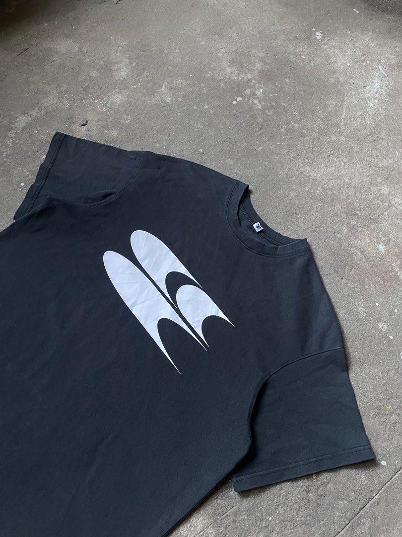 Crying Center Chest Logo Tee (Category: Tshirts & Polo Shirts ) located in Santiago. Submitted by ace.stuff (Listing ID 1470626769, Image 2). Description: No issues Like new Small on tag Medium to large fitting No cracks on print DM to purchase.