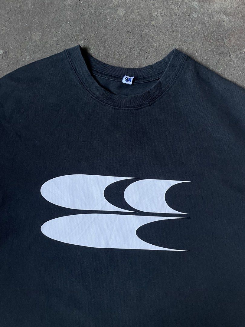 Crying Center Chest Logo Tee (Category: Tshirts & Polo Shirts ) located in Santiago. Submitted by ace.stuff (Listing ID 1470626769, Image 3). Description: No issues Like new Small on tag Medium to large fitting No cracks on print DM to purchase.