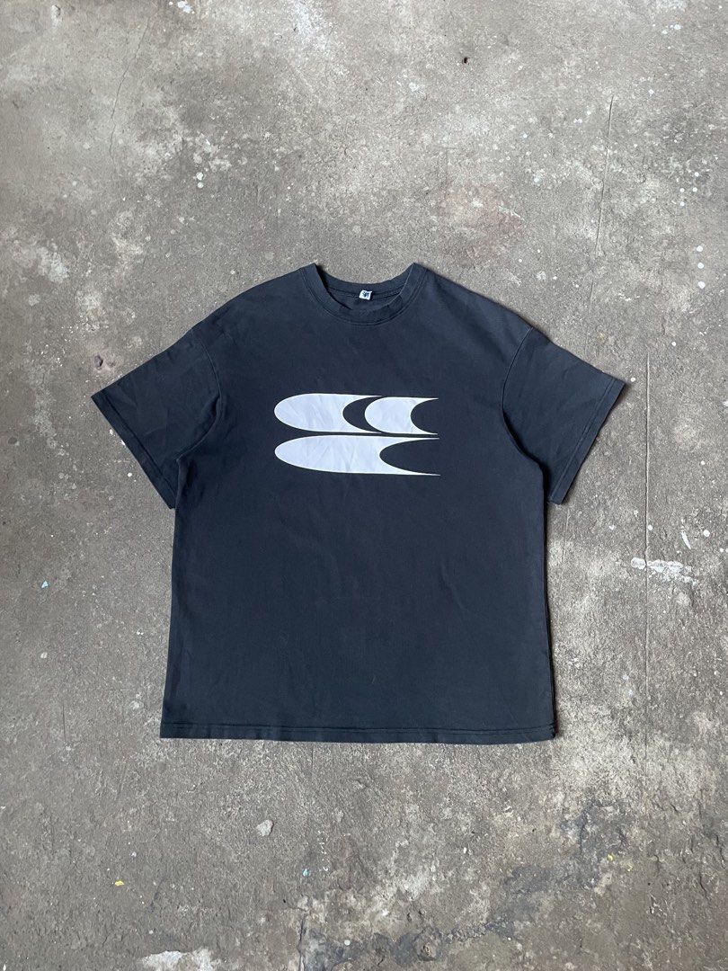 Crying Center Chest Logo Tee (Category: Tshirts & Polo Shirts ) located in Santiago. Submitted by ace.stuff (Listing ID 1470626769, Image 1). Description: No issues Like new Small on tag Medium to large fitting No cracks on print DM to purchase.